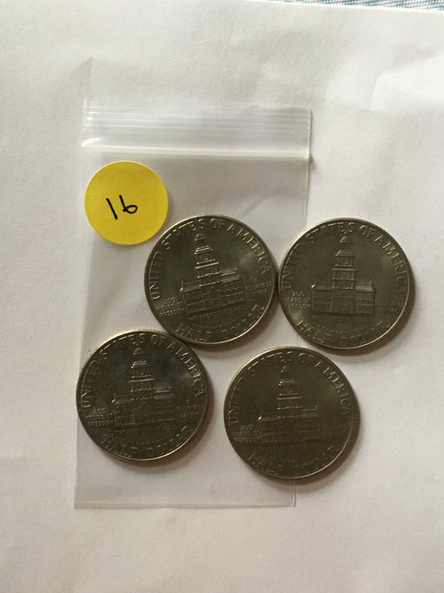 Four 1776-1976 Kennedy Bicentennial half dollars, Independence Hall reverse, LVC-016 Lot A
